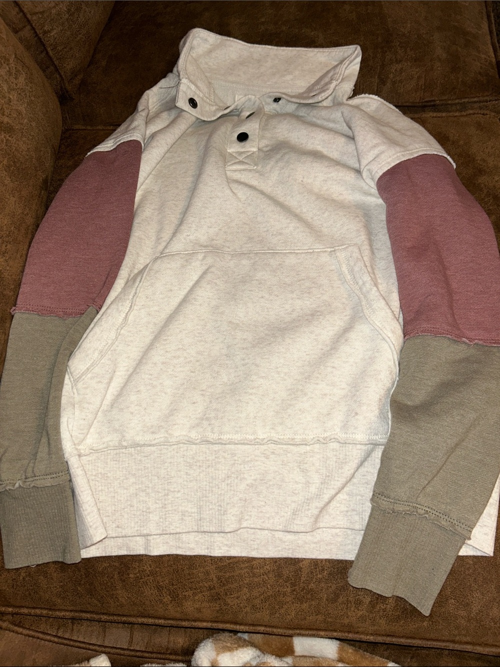 Maurices Cream Light Weight Pullover/Sweater with Mauve and Olive Sleeves